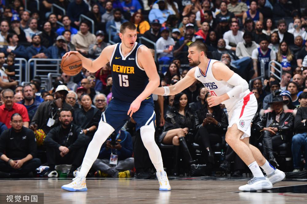 人表现出色 人表现出色